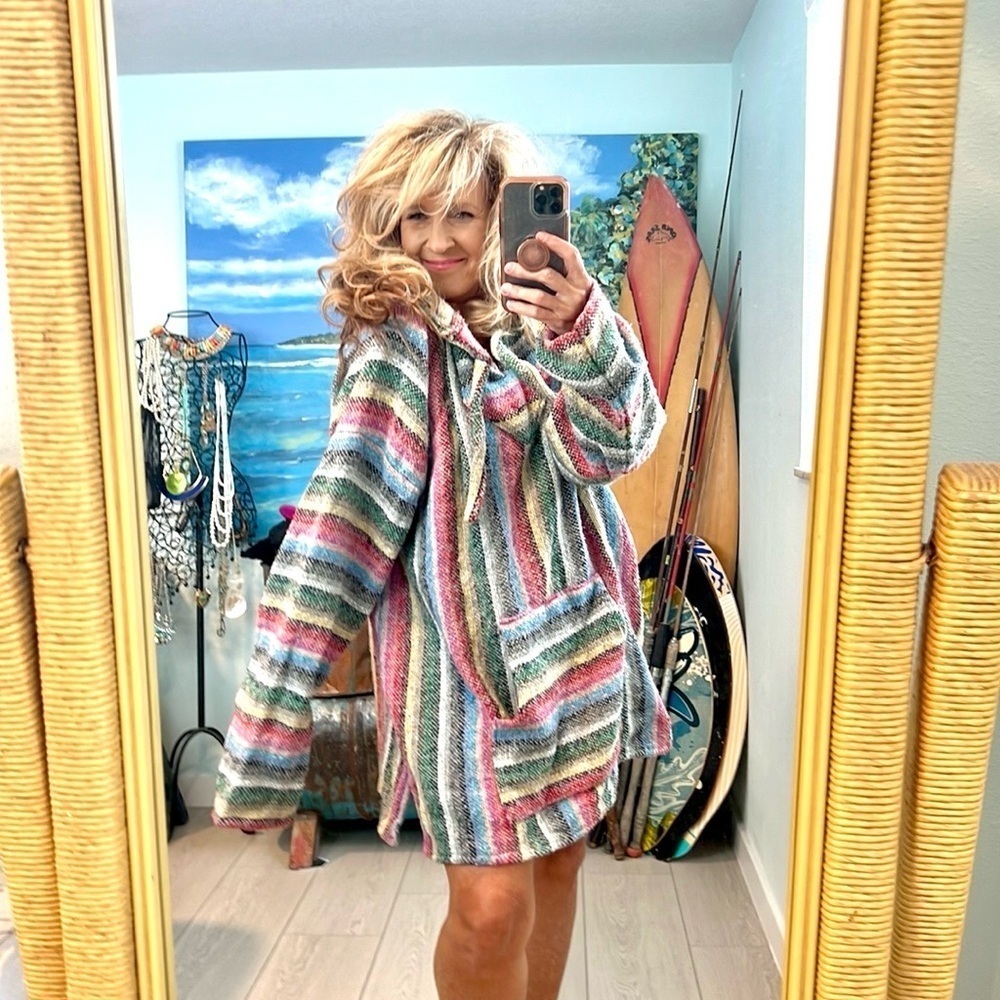 Artesanias Sweater, Size XXLarge
Mexican Hoodie Pullover, Excellent Condition
